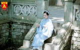 Thiếu nữ Hà Nội đẹp dịu dàng với áo dài cổ phục Việt Nam